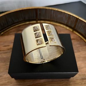 New Victoria's Secret Gold Cuff Bangle ✨🖤🌹